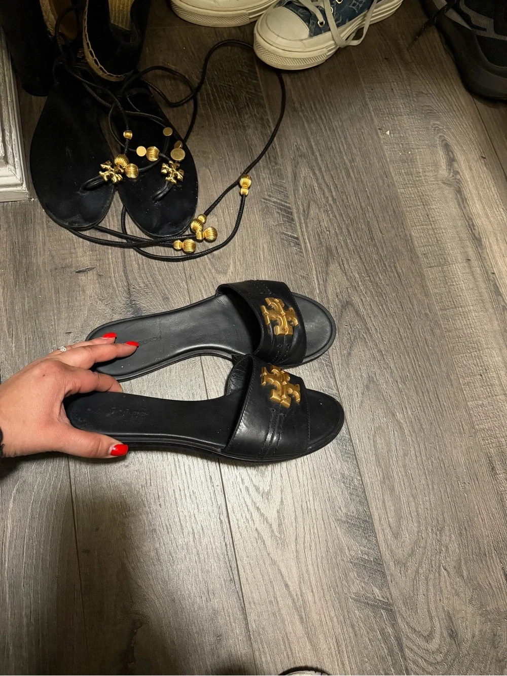 Tory Burch Black Leather eleanor Sandals with Gold Double-T Emblem 7.5